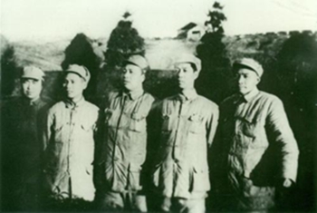 杨思一（左二）与华野先遣纵队1949.jpg